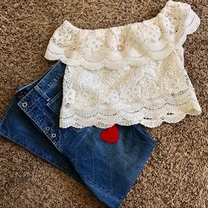 WHITE OFF THE SHOULDER TOP